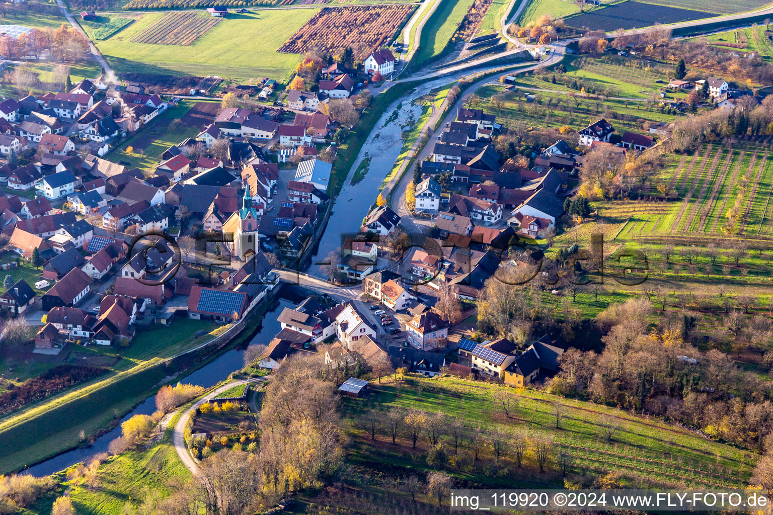 Vue aérienne de Pont Rench à le quartier Erlach in Renchen dans le département Bade-Wurtemberg, Allemagne