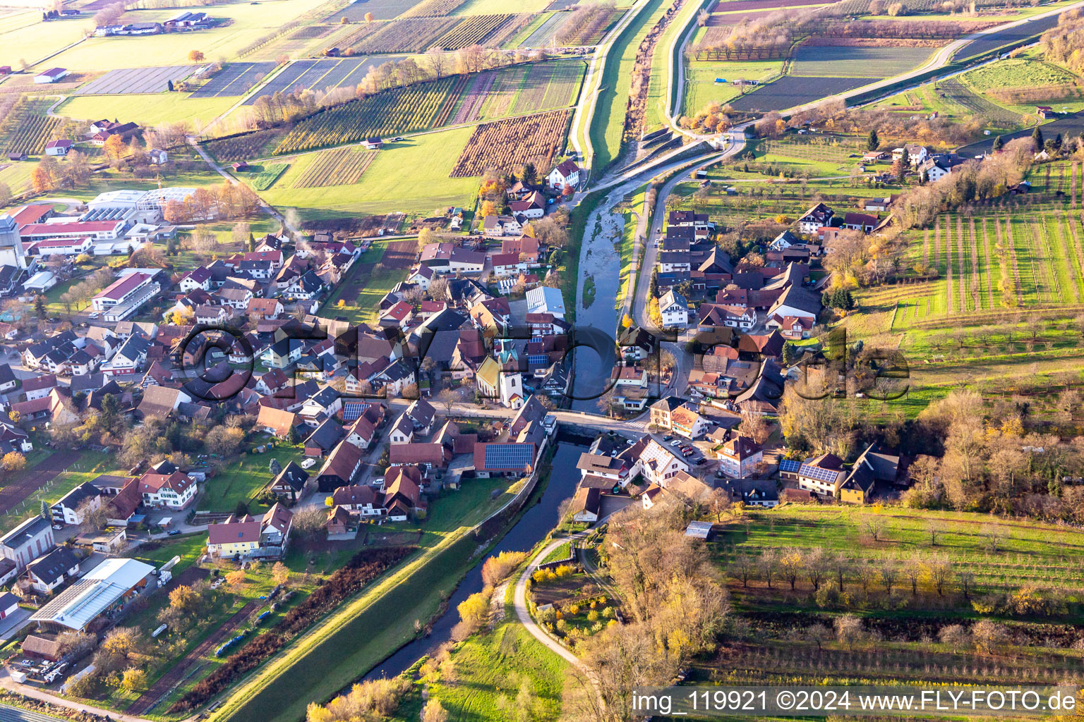 Vue aérienne de Pont Rench à le quartier Erlach in Renchen dans le département Bade-Wurtemberg, Allemagne