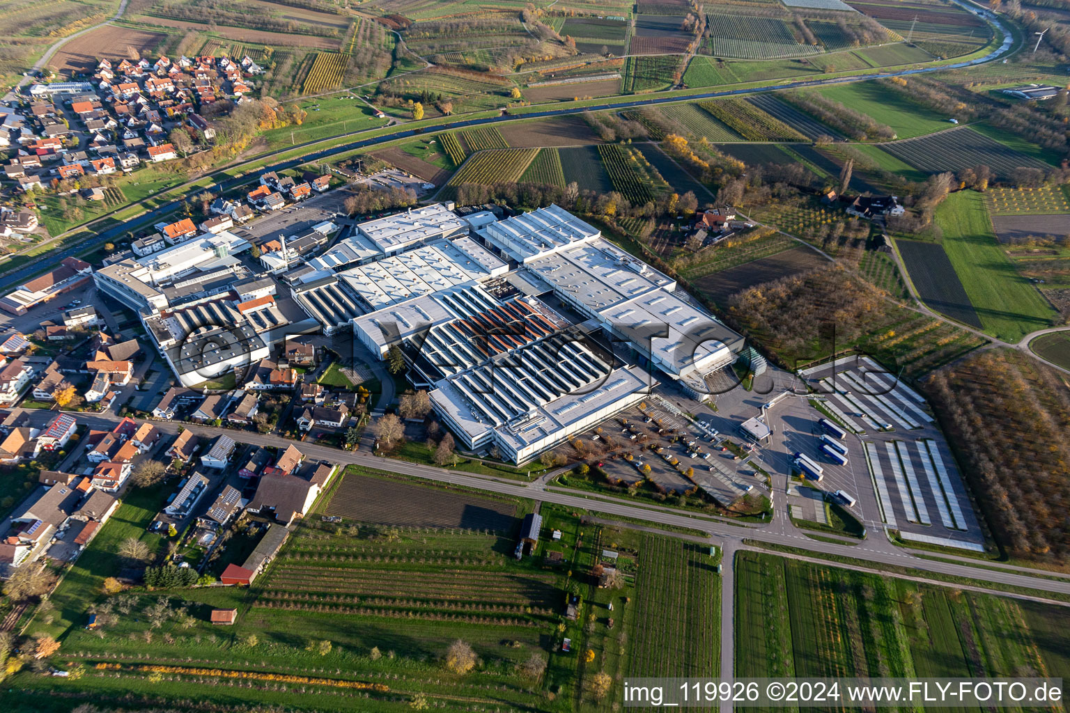 Vue aérienne de Locaux de l'entreprise Progress-Werk Oberkirch AG avec halls, bâtiments d'entreprise et installations de production en Stadelhofen à le quartier Stadelhofen in Oberkirch dans le département Bade-Wurtemberg, Allemagne