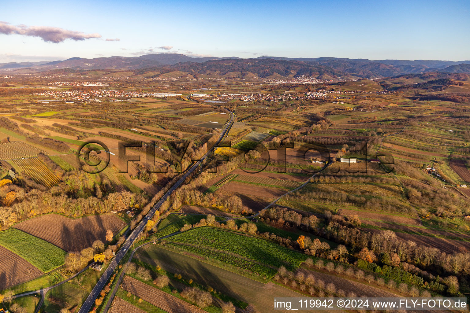 Vue aérienne de B28 à N à le quartier Nußbach in Oberkirch dans le département Bade-Wurtemberg, Allemagne