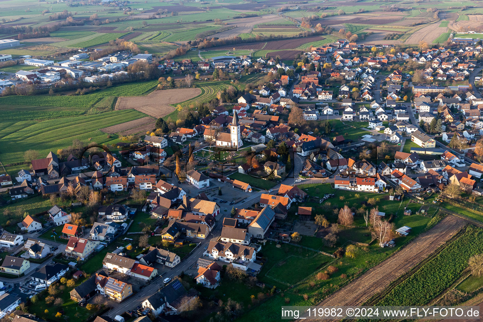 Vue aérienne de Vue sur le village à le quartier Sand in Willstätt dans le département Bade-Wurtemberg, Allemagne