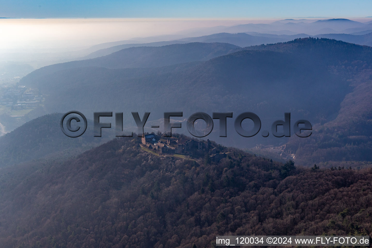 Vue oblique de Madenbourg à Eschbach dans le département Rhénanie-Palatinat, Allemagne