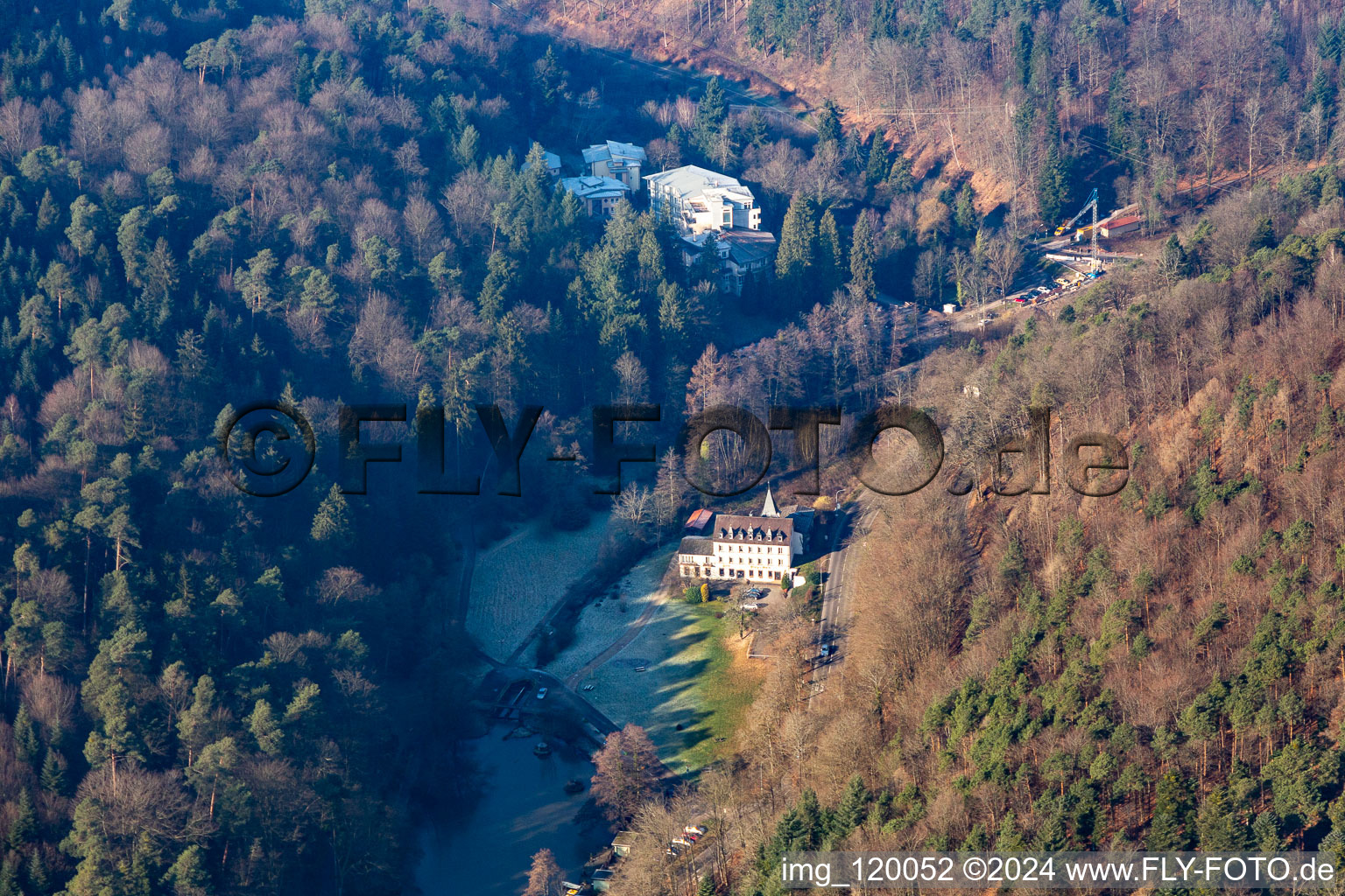 Vue aérienne de Hôtel Pfälzer Wald, Celenus Parkklinik à Bad Bergzabern dans le département Rhénanie-Palatinat, Allemagne