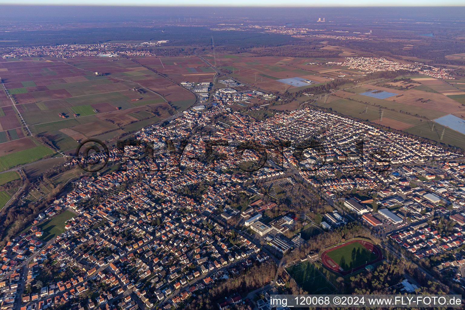 Rülzheim dans le département Rhénanie-Palatinat, Allemagne d'un drone