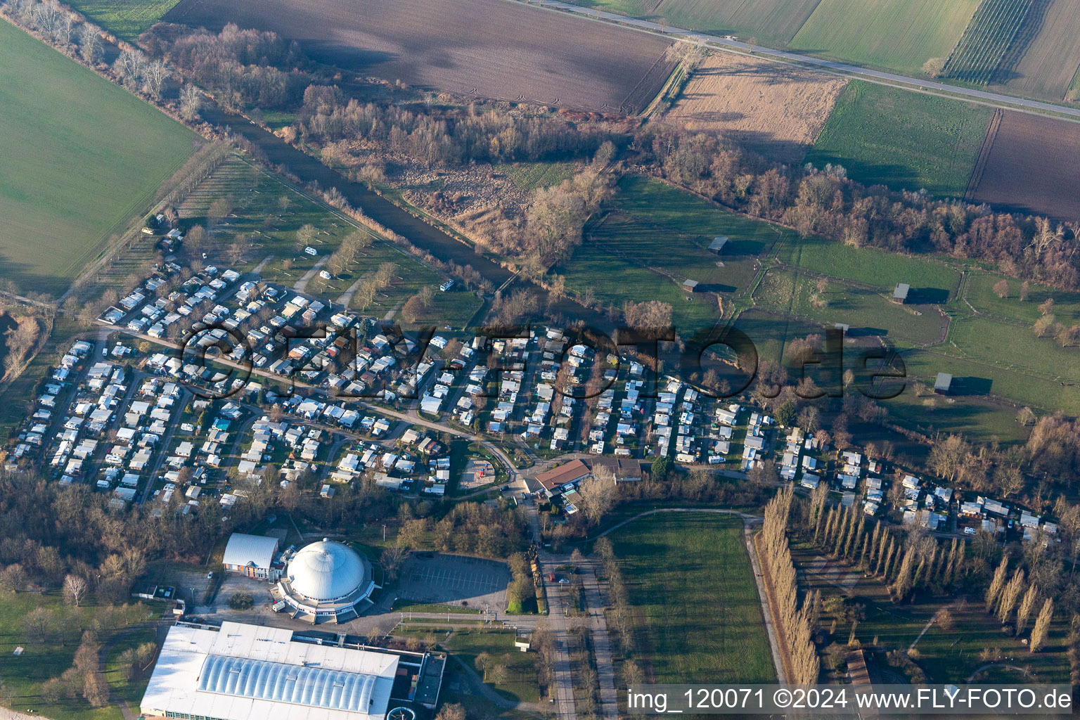 Vue aérienne de Camping Moby Dick à Rülzheim dans le département Rhénanie-Palatinat, Allemagne