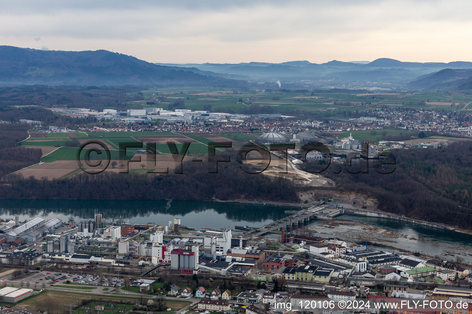 Vue aérienne de Evonik Industries à Rheinfelden dans le département Bade-Wurtemberg, Allemagne