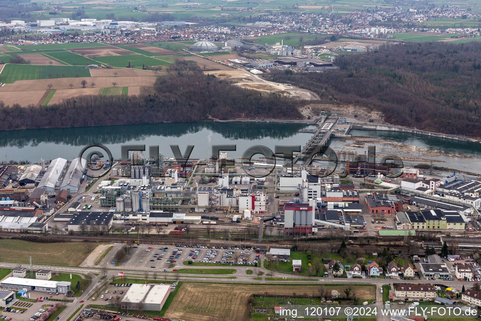 Vue aérienne de Persels d'Evonik Treibacher à Rheinfelden dans le département Bade-Wurtemberg, Allemagne