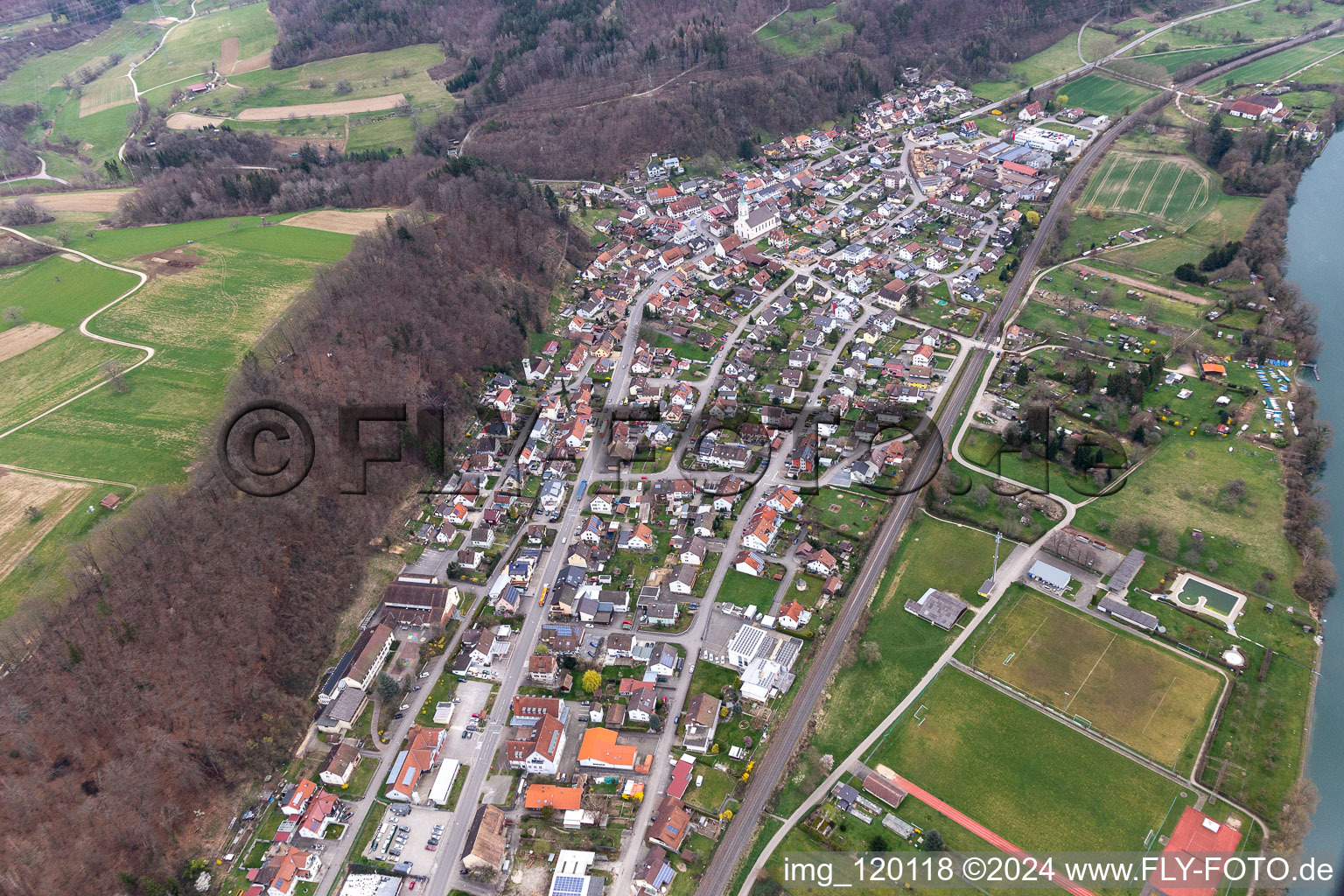 Vue aérienne de Schwörstadt dans le département Bade-Wurtemberg, Allemagne