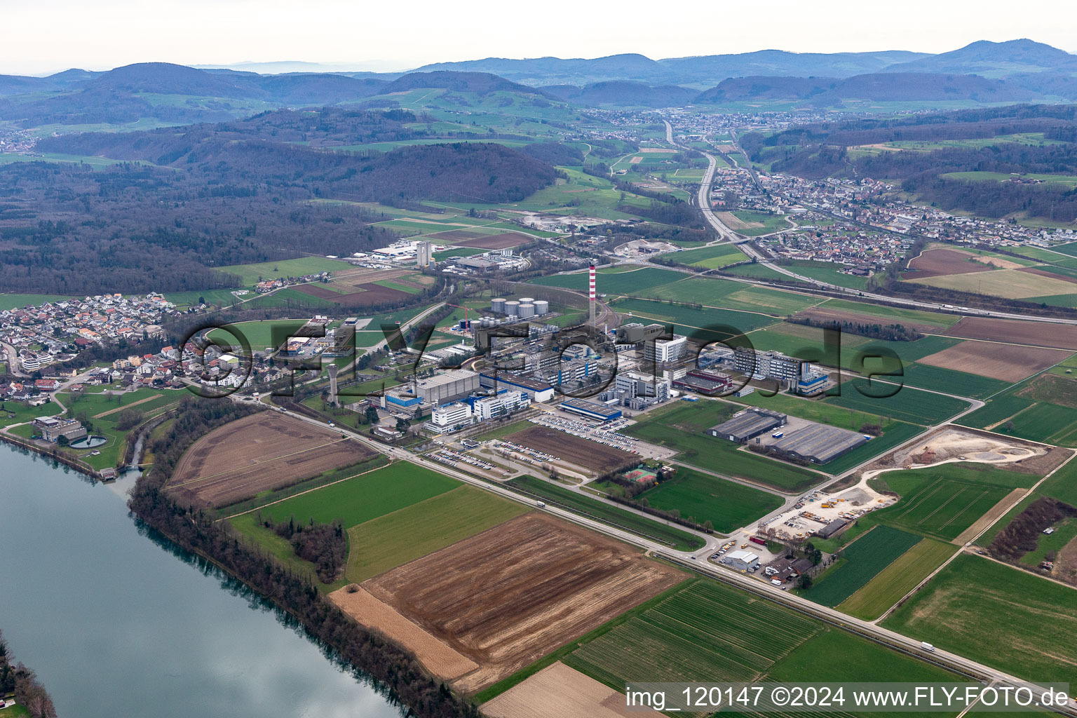 Vue aérienne de DSM Nutritional Products SA à Eiken dans le département Argovie, Suisse