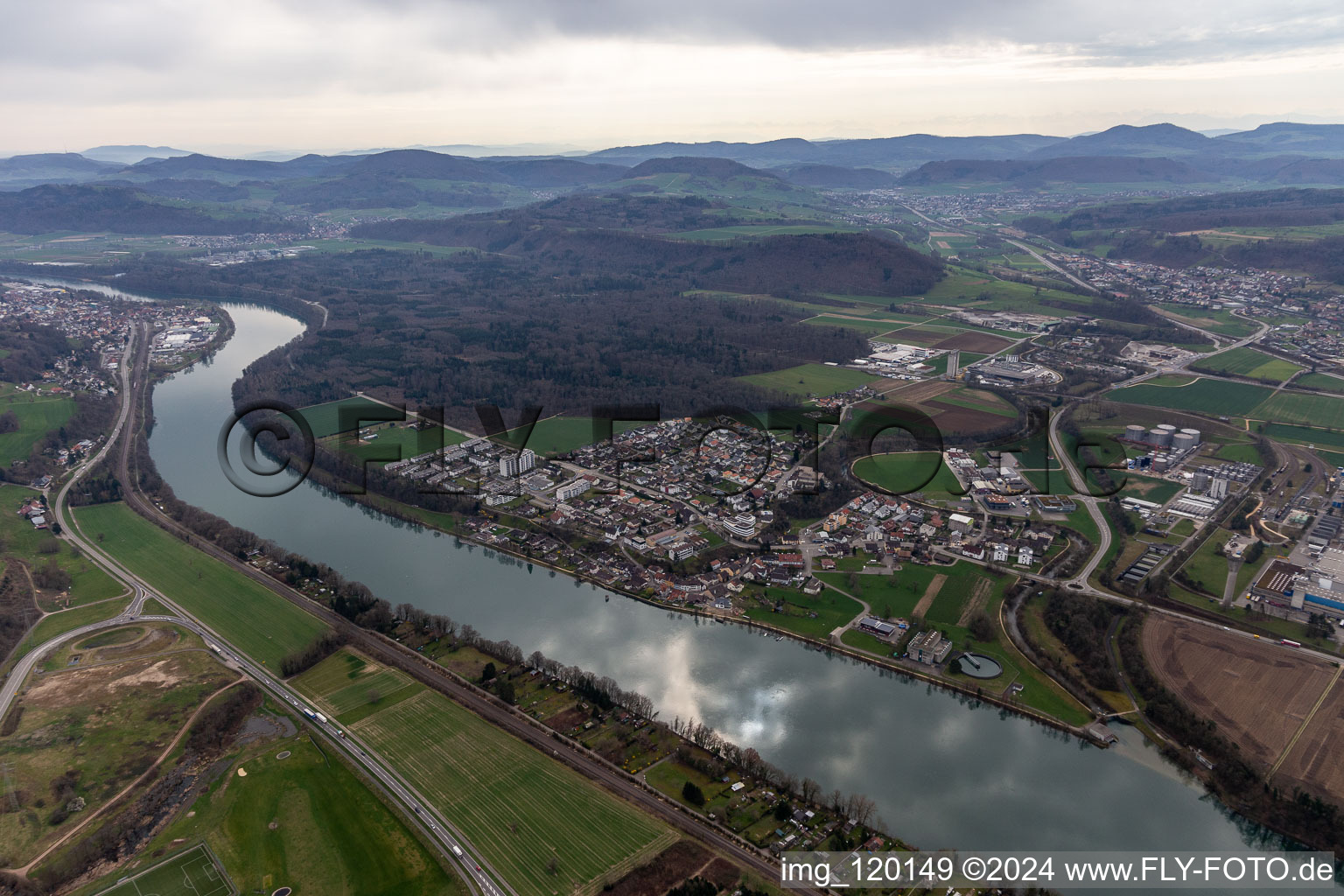 Vue aérienne de Sisseln dans le département Argovie, Suisse