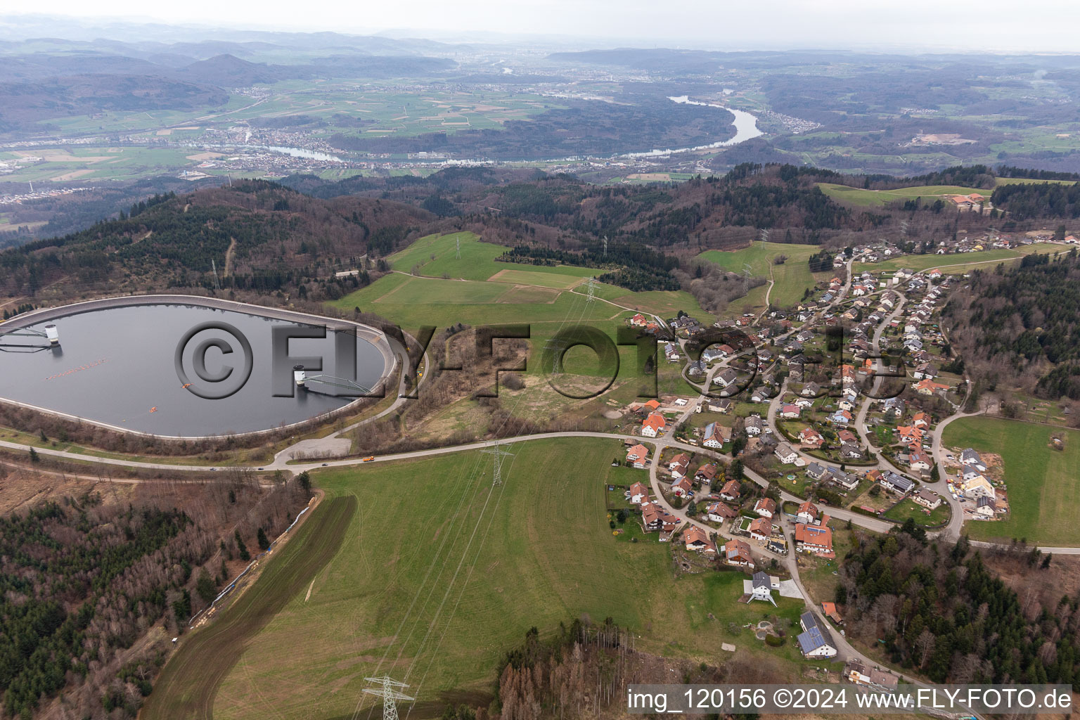 Vue aérienne de Bassin de l'Eggberg à le quartier Egg in Rickenbach dans le département Bade-Wurtemberg, Allemagne