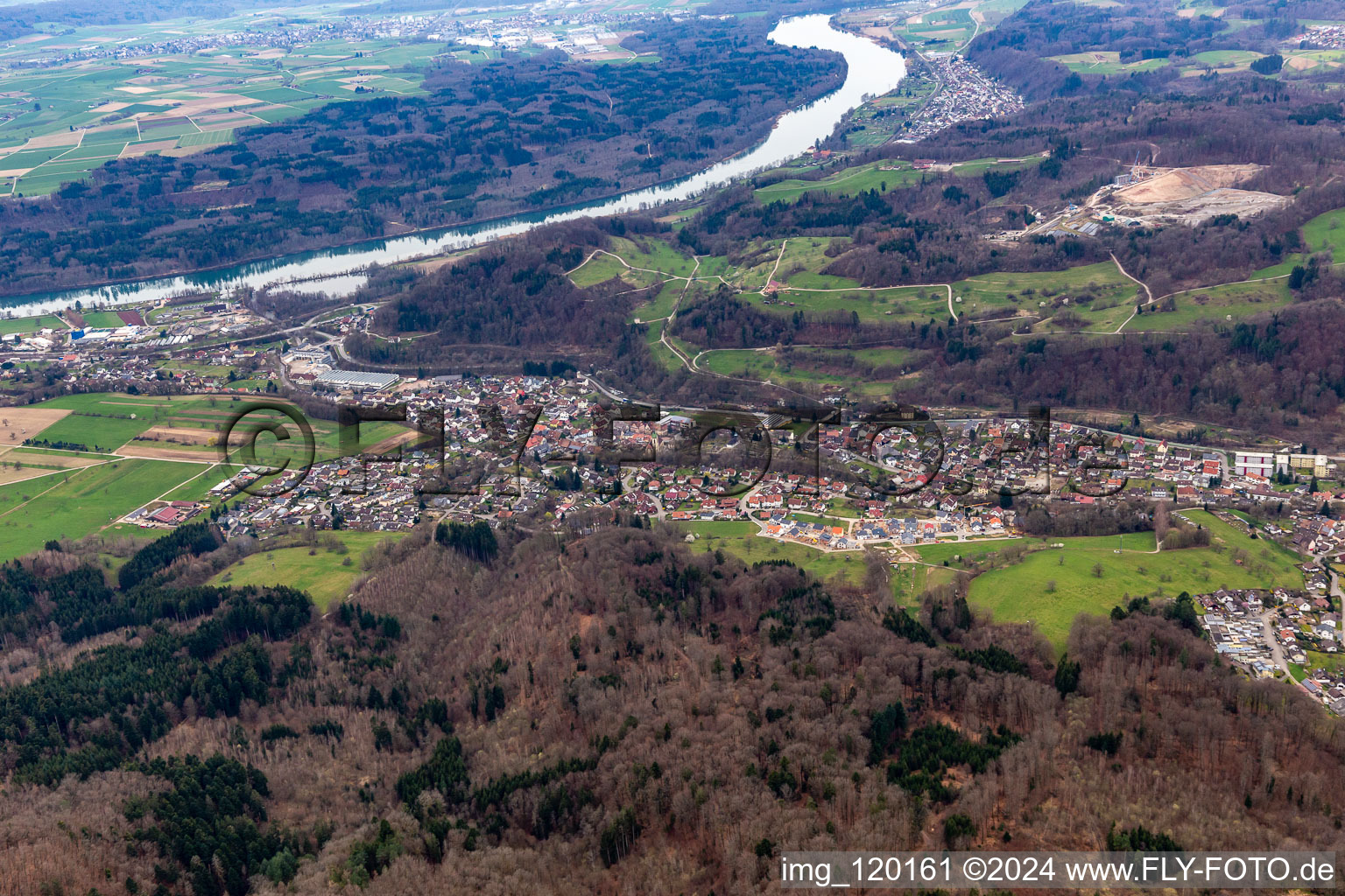 Vue aérienne de De l'est à le quartier Öflingen in Wehr dans le département Bade-Wurtemberg, Allemagne