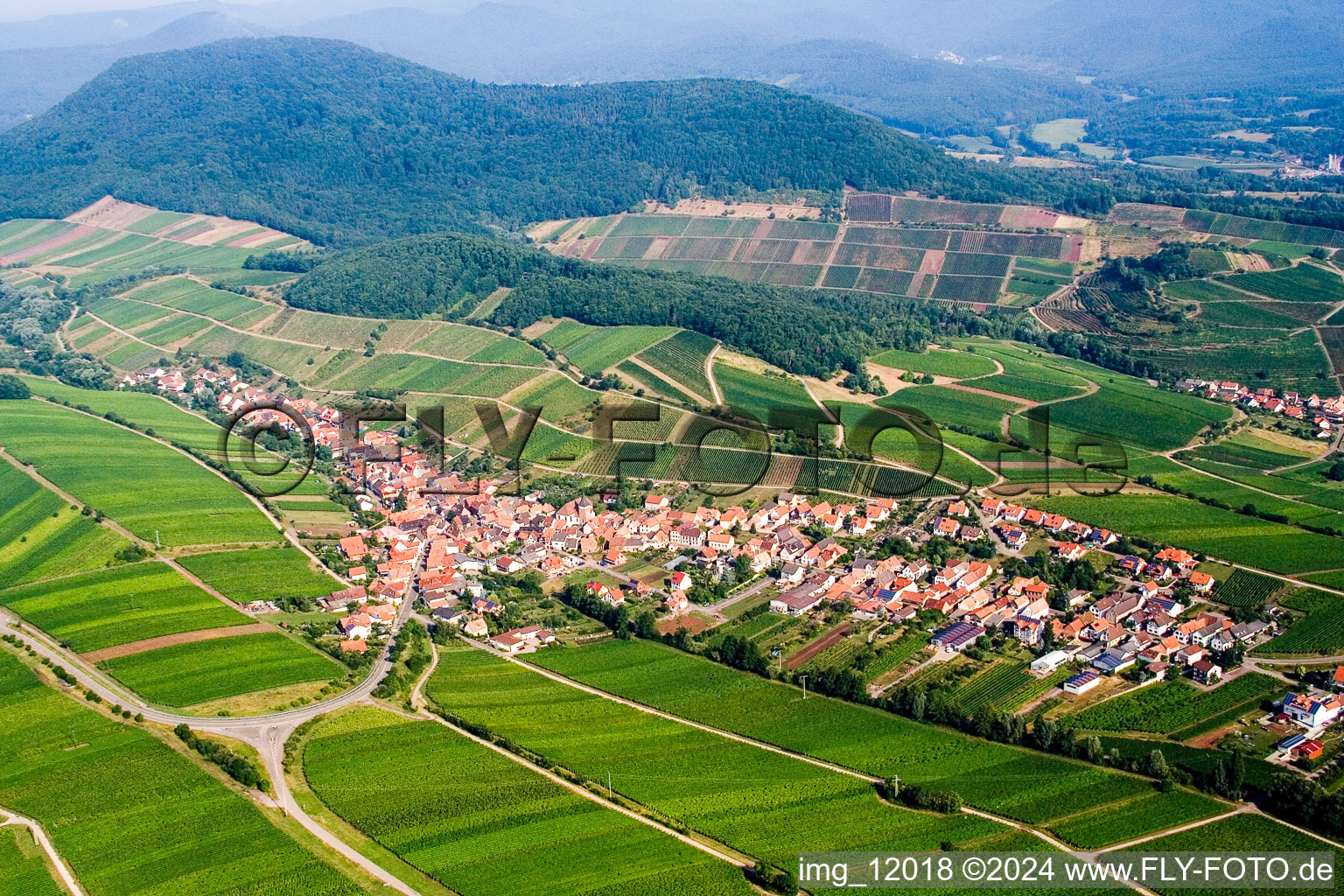 Ilbesheim bei Landau in der Pfalz dans le département Rhénanie-Palatinat, Allemagne vue d'en haut