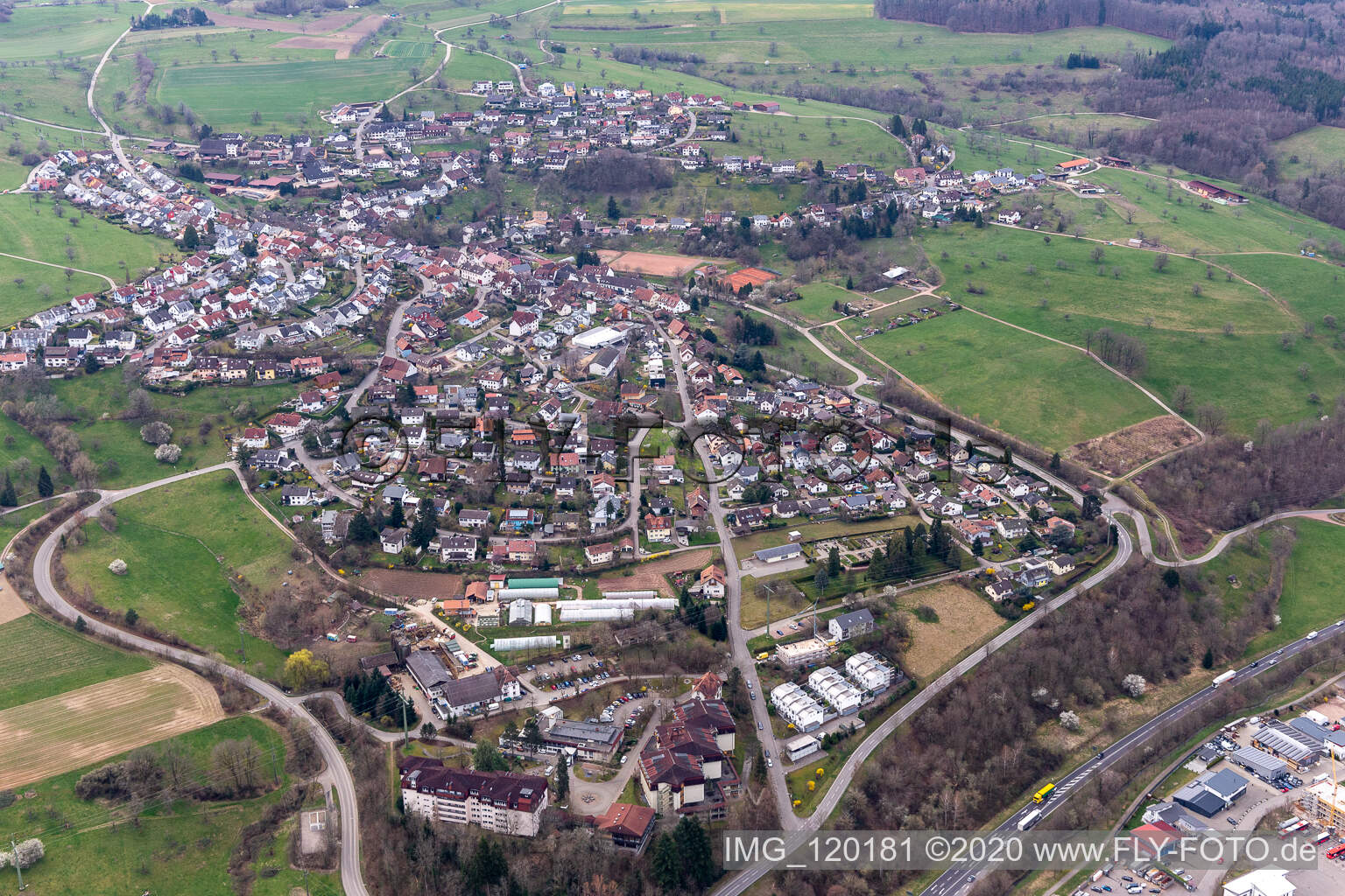 Vue aérienne de Vue sur le village de Wiechs à Schopfheim dans le département Bade-Wurtemberg, Allemagne