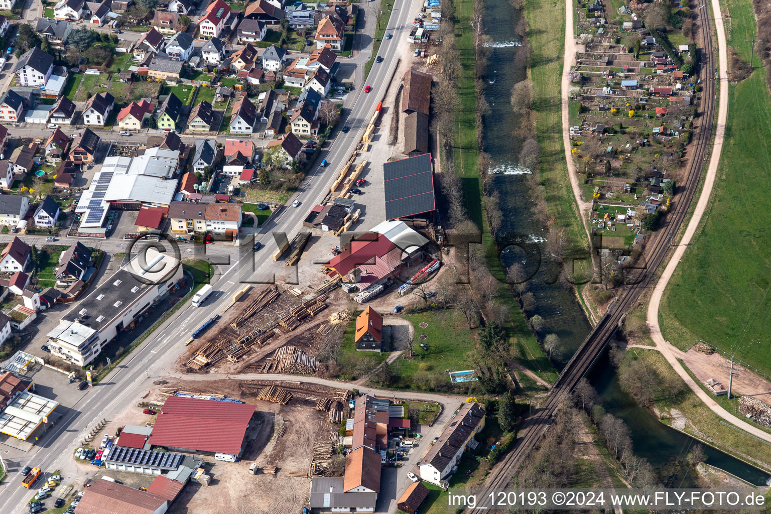 Vue aérienne de Terrain d'usine de la scierie Otto Himmelsbach GmbH en Höllstein à le quartier Höllstein in Steinen dans le département Bade-Wurtemberg, Allemagne