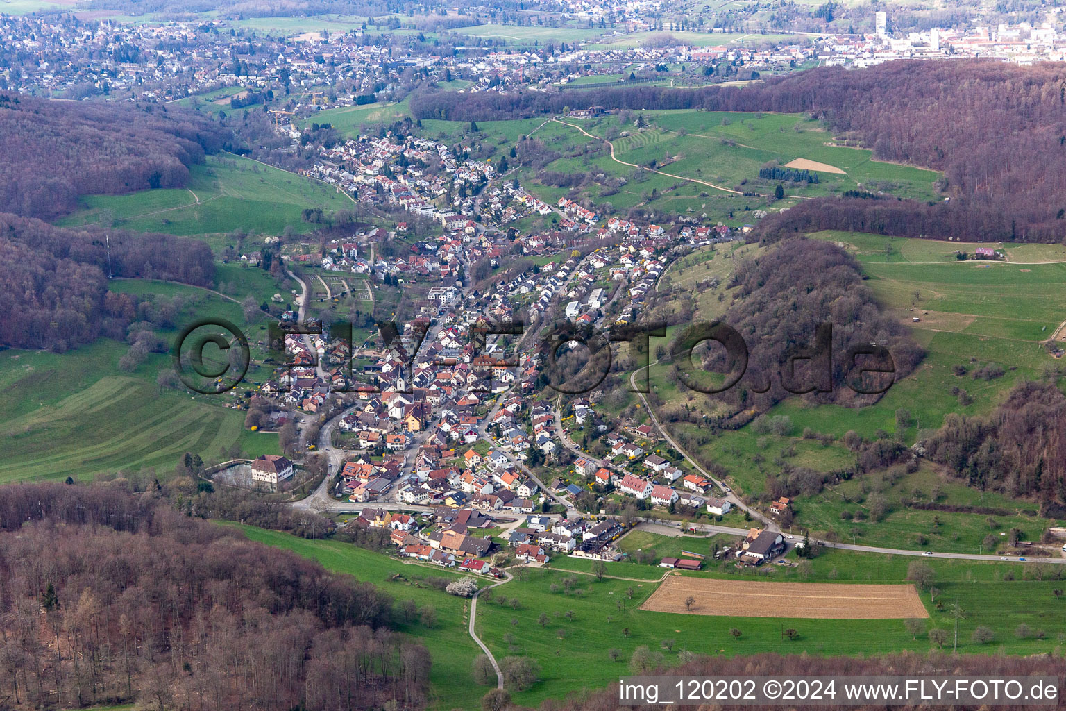 Vue aérienne de Vue des rues et des maisons à le quartier Unterinzlingen in Inzlingen dans le département Bade-Wurtemberg, Allemagne