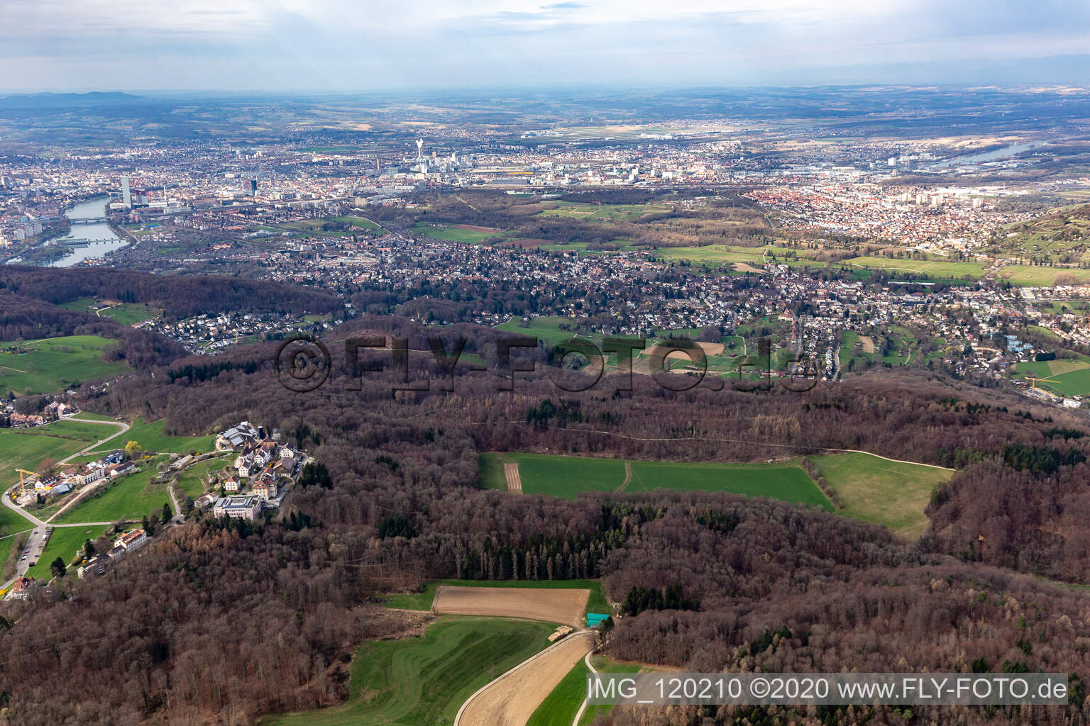 Vue aérienne de Riehen dans le département Bâle ville, Suisse