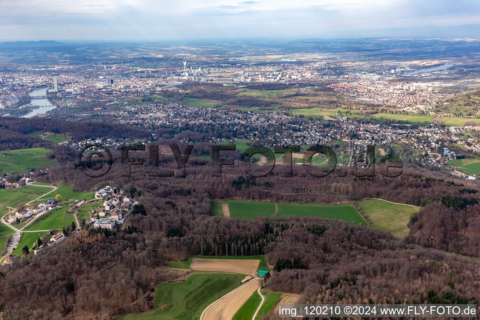 Vue aérienne de Riehen dans le département Bâle ville, Suisse