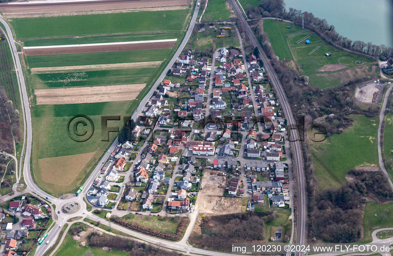 Vue aérienne de Grenzach-Wyhlen dans le département Bade-Wurtemberg, Allemagne