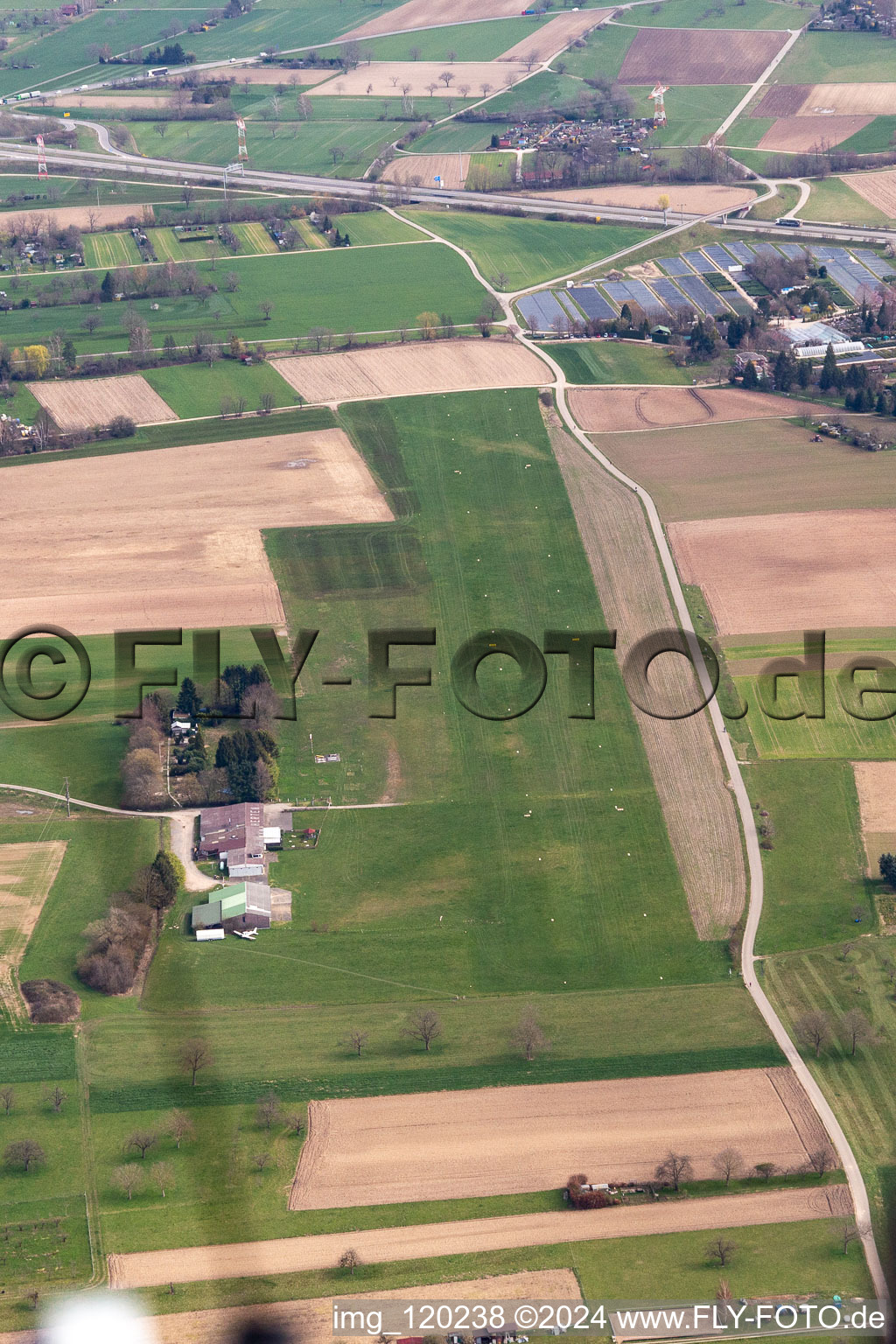 Vue aérienne de Aéroport Herten-Rheinfelden à le quartier Herten in Rheinfelden dans le département Bade-Wurtemberg, Allemagne