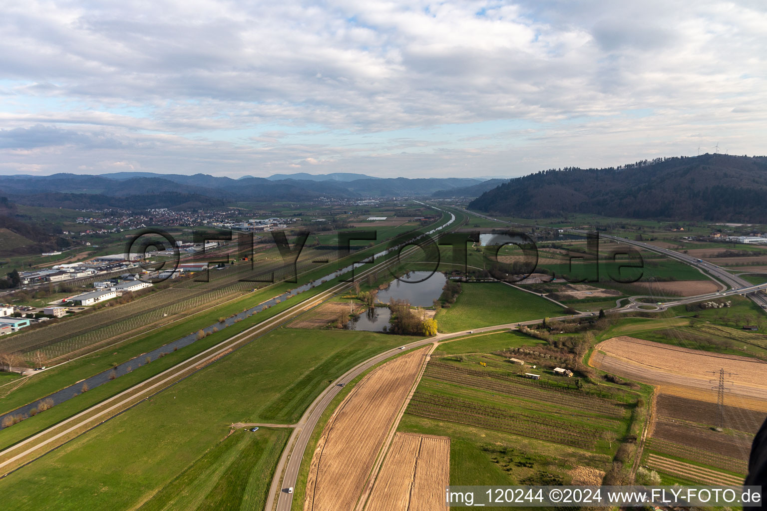 Vue oblique de B33 à le quartier Elgersweier in Offenburg dans le département Bade-Wurtemberg, Allemagne