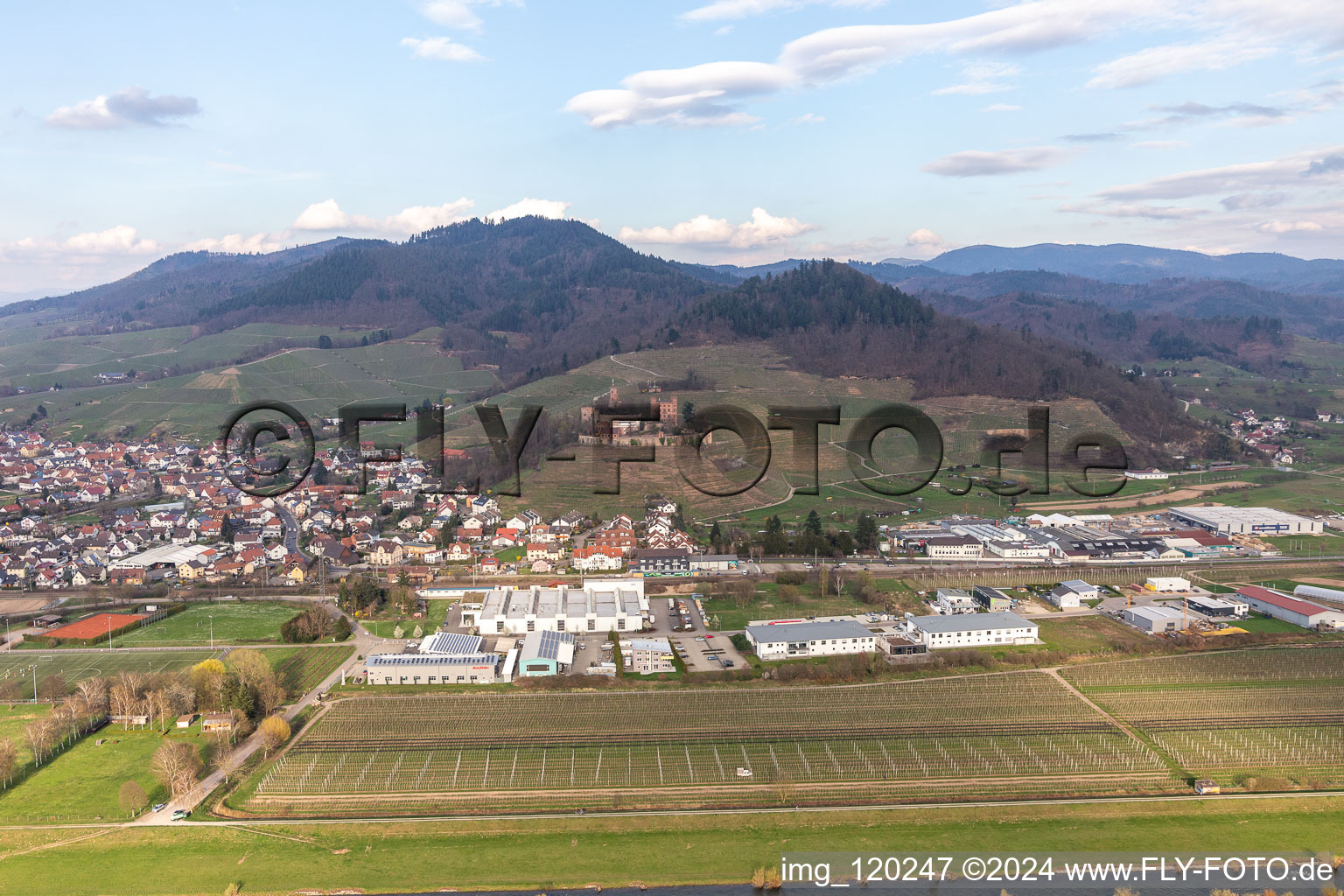 Vue aérienne de Ortenberg dans le département Bade-Wurtemberg, Allemagne