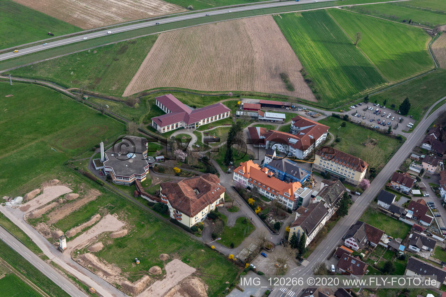 Vue aérienne de Maison de retraite et de soins Ortenau à Gengenbach dans le département Bade-Wurtemberg, Allemagne