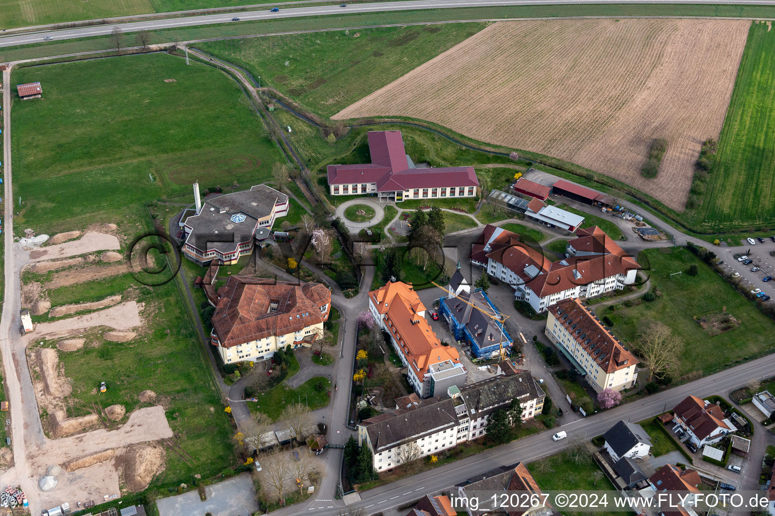 Vue aérienne de Maison de retraite et de soins Ortenau dans le quartier de Bermersbach à le quartier Fußbach in Gengenbach dans le département Bade-Wurtemberg, Allemagne