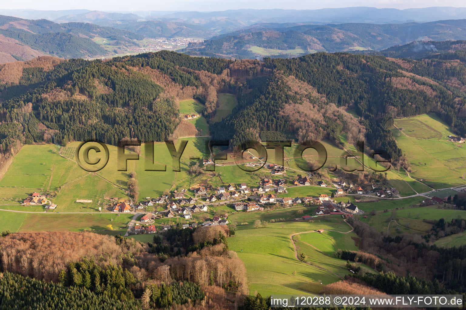 Vue aérienne de Undertale à le quartier Prinzbach in Biberach dans le département Bade-Wurtemberg, Allemagne