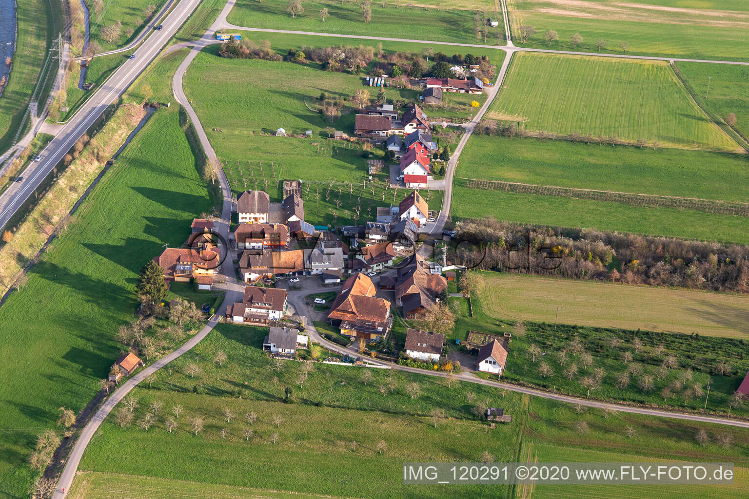 Vue aérienne de Rue Prinzbacher à Steinach dans le département Bade-Wurtemberg, Allemagne