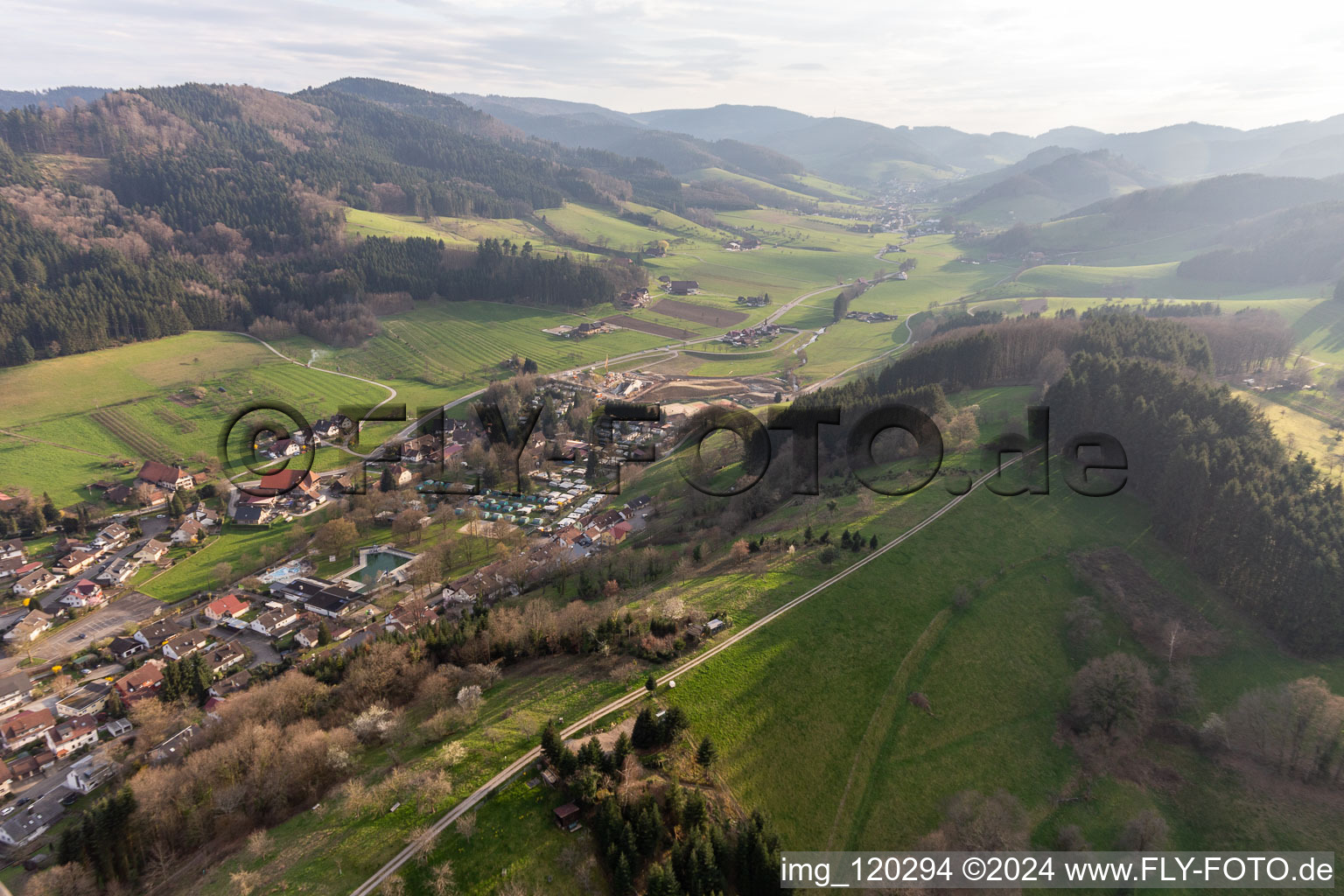 Vue aérienne de Camping Kinzigtal à Steinach dans le département Bade-Wurtemberg, Allemagne