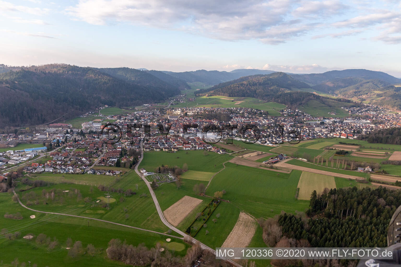 Photographie aérienne de Zell am Harmersbach dans le département Bade-Wurtemberg, Allemagne