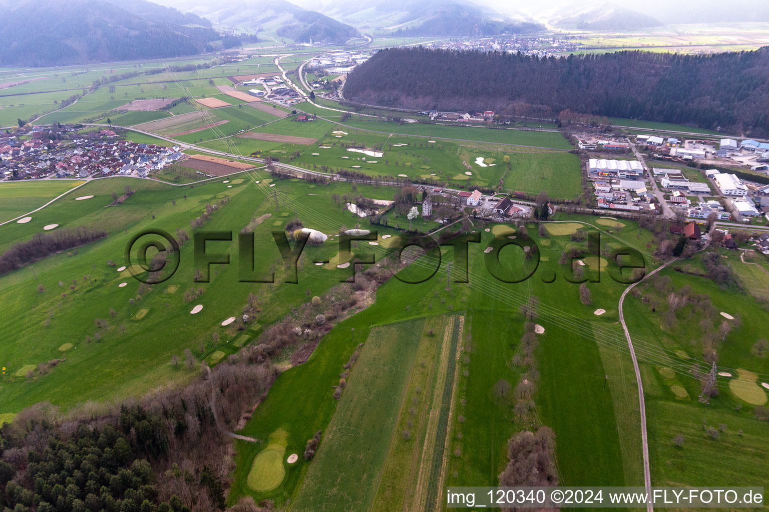 Vue aérienne de Club de golf Gröbernhof eV à Zell am Harmersbach dans le département Bade-Wurtemberg, Allemagne