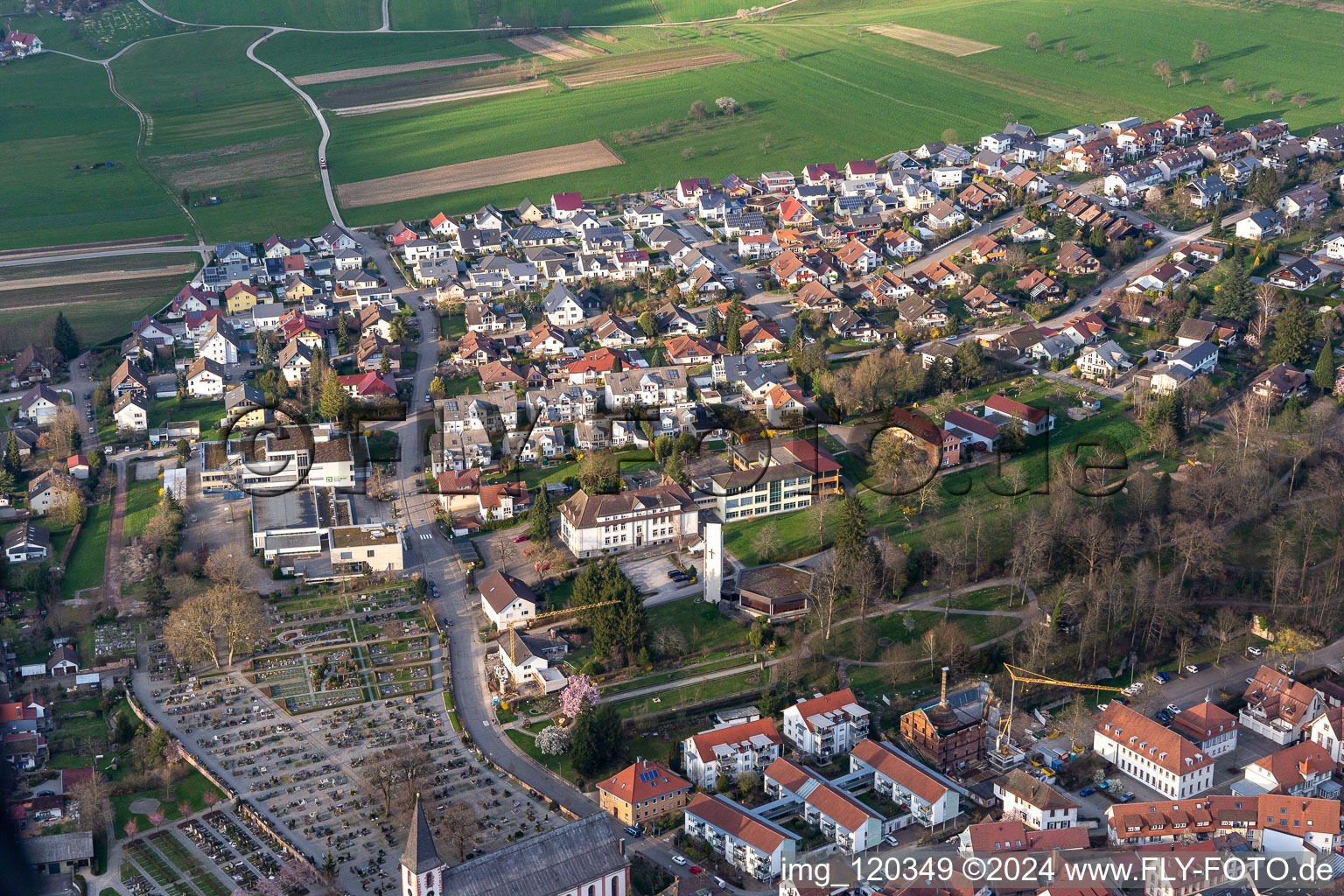 Vue oblique de Zell am Harmersbach dans le département Bade-Wurtemberg, Allemagne