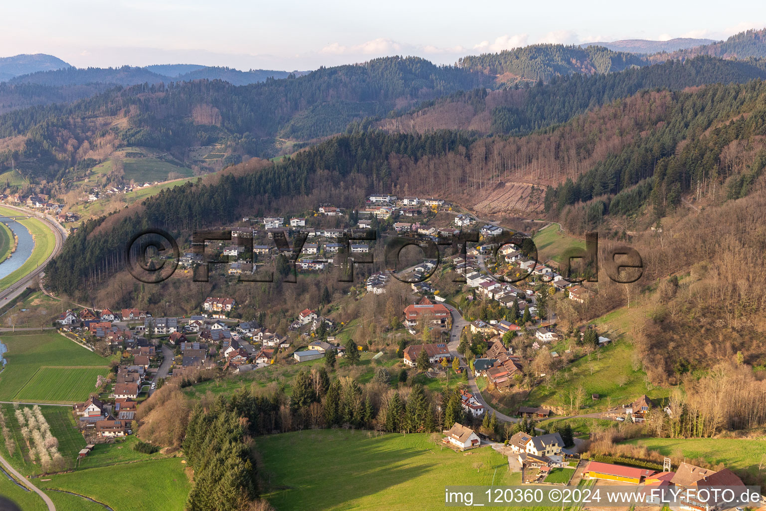 Vue aérienne de Quartier Schwaibach in Gengenbach dans le département Bade-Wurtemberg, Allemagne