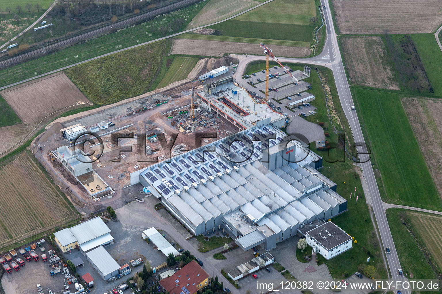 Vue aérienne de Nouveau chantier pour agrandir les locaux de l'usine WTO GmbH à le quartier Ebersweier in Ohlsbach dans le département Bade-Wurtemberg, Allemagne