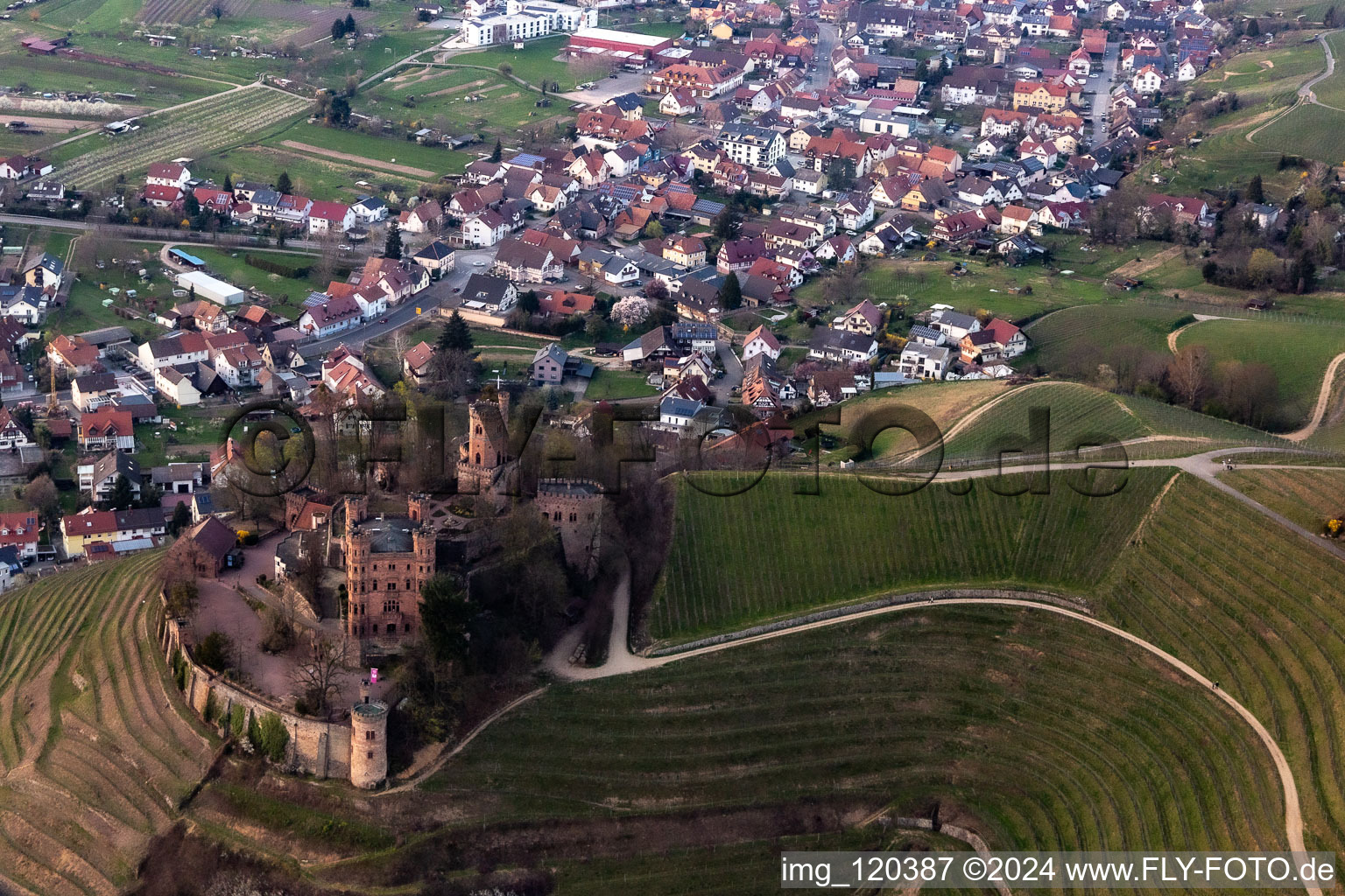 Vue oblique de Verrouiller Ortenberg à Ortenberg dans le département Bade-Wurtemberg, Allemagne