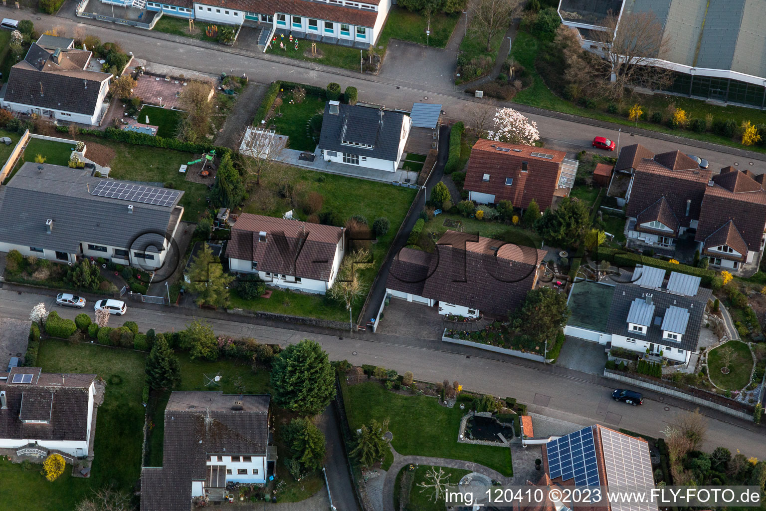 Quartier Fessenbach in Offenburg dans le département Bade-Wurtemberg, Allemagne du point de vue du drone