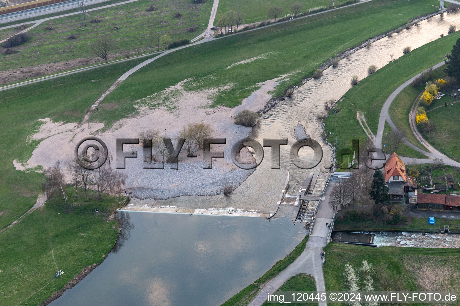 Vue aérienne de Halte de repos à la grande digue à le quartier Elgersweier in Offenburg dans le département Bade-Wurtemberg, Allemagne