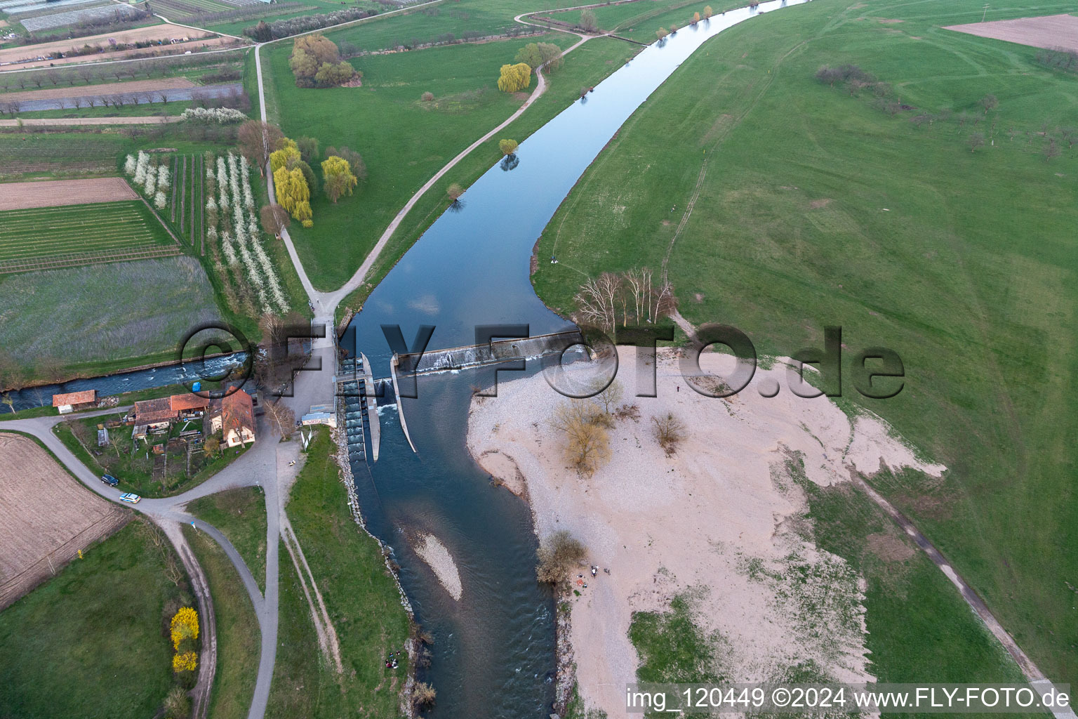Vue aérienne de Halte de repos à la grande digue à le quartier Elgersweier in Offenburg dans le département Bade-Wurtemberg, Allemagne
