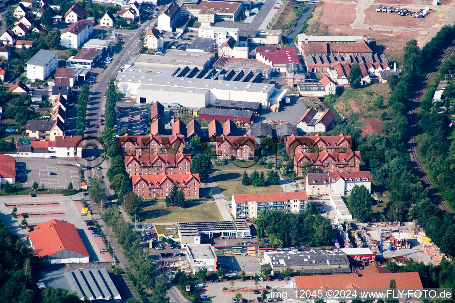 Vue aérienne de Zone industrielle et commerciale pour appareils de mesure STABILA à Annweiler am Trifels dans le département Rhénanie-Palatinat, Allemagne
