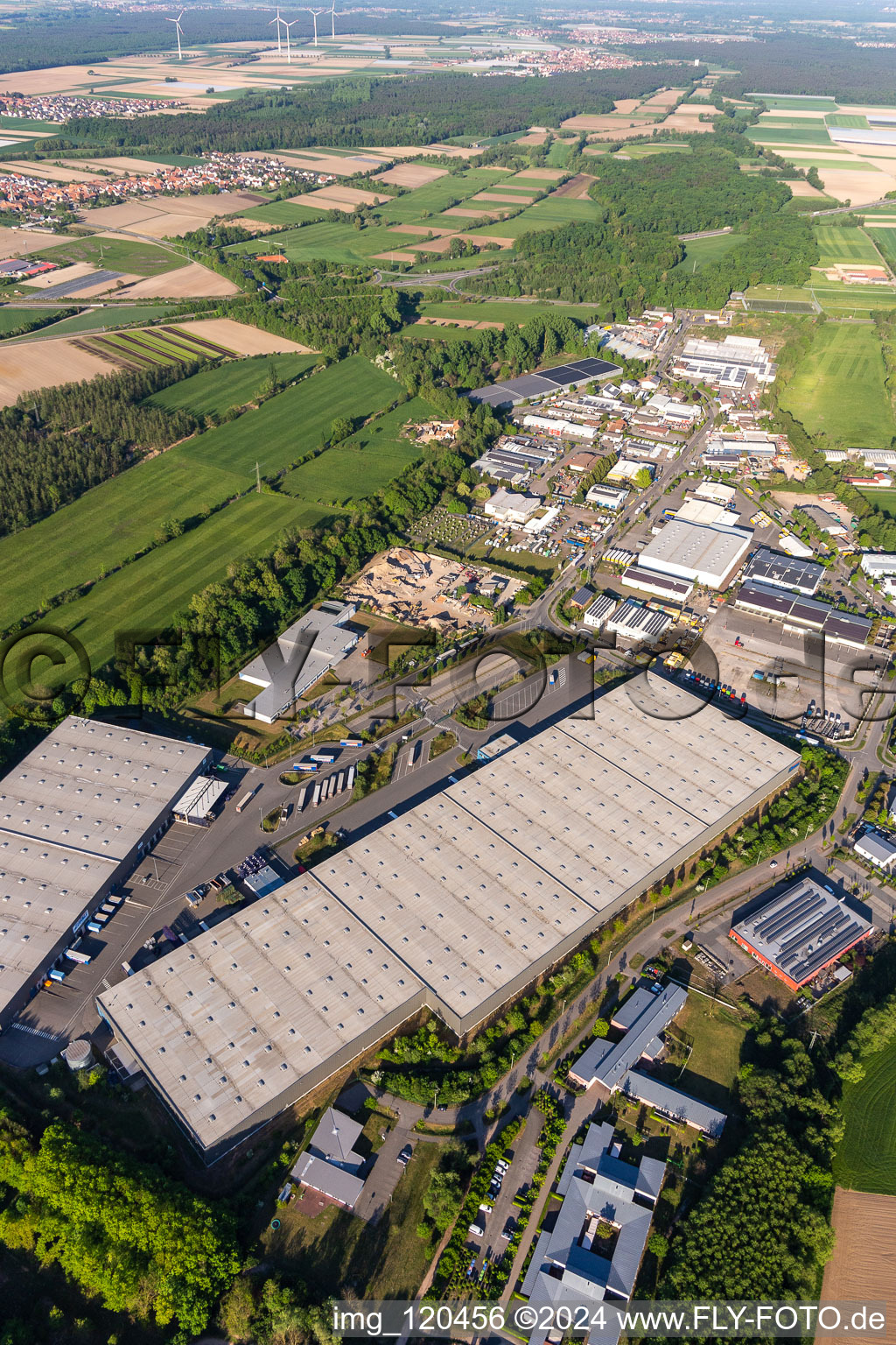 Vue aérienne de Zone industrielle de Horst à le quartier Minderslachen in Kandel dans le département Rhénanie-Palatinat, Allemagne