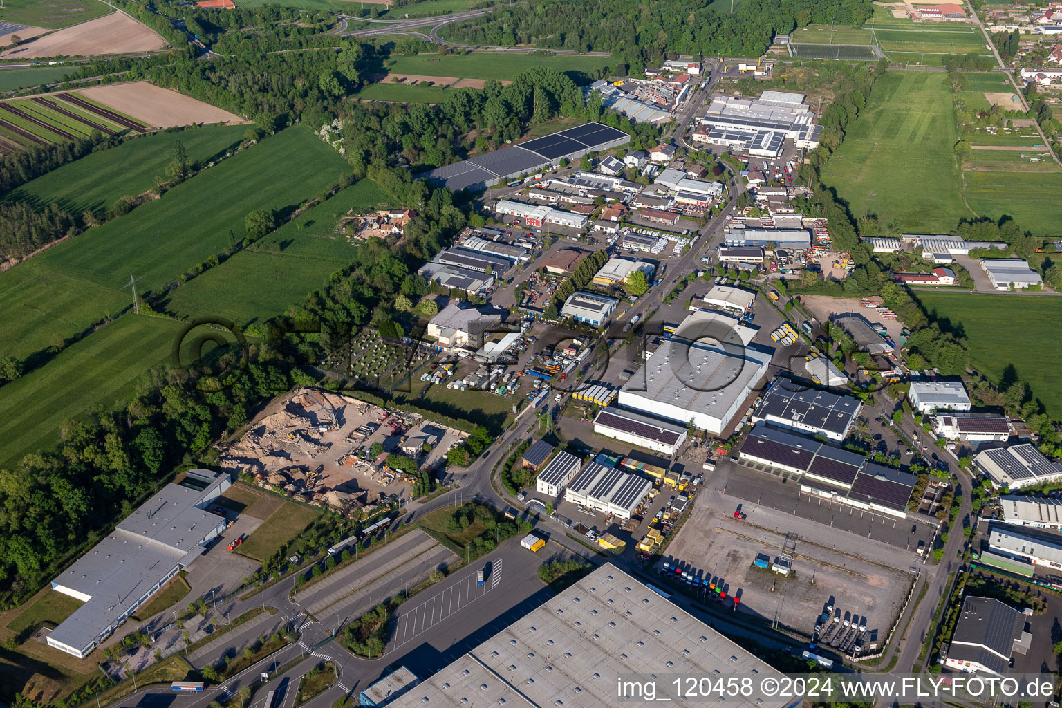 Vue aérienne de Zone industrielle de Horst à le quartier Minderslachen in Kandel dans le département Rhénanie-Palatinat, Allemagne