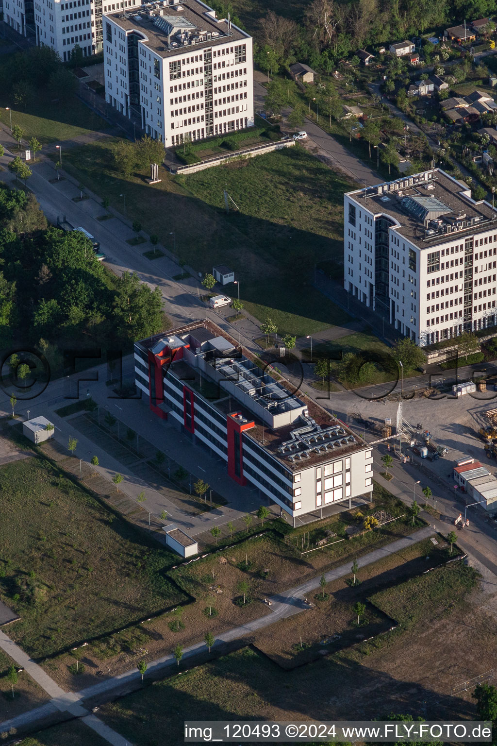 Vue aérienne de Microchip Technoloy dans le parc technologique à le quartier Rintheim in Karlsruhe dans le département Bade-Wurtemberg, Allemagne