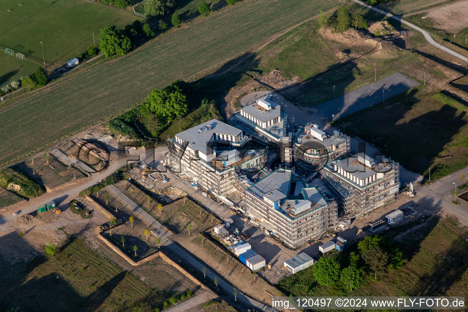 Enregistrement par drone de Chantier du LTC - Linder Technology Campus sur Wilhelm-Schickard-Straße dans le parc technologique Karlsruhe à le quartier Rintheim in Karlsruhe dans le département Bade-Wurtemberg, Allemagne