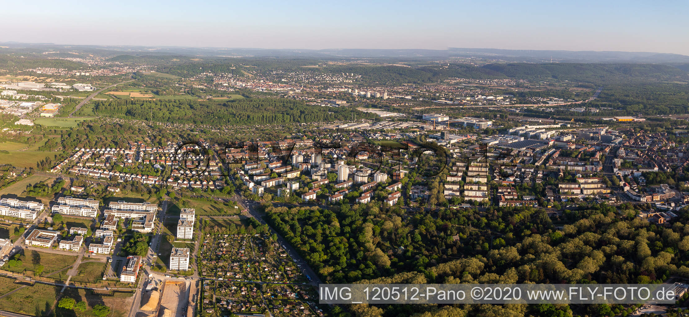 Vue aérienne de Centre ville à le quartier Oststadt in Karlsruhe dans le département Bade-Wurtemberg, Allemagne
