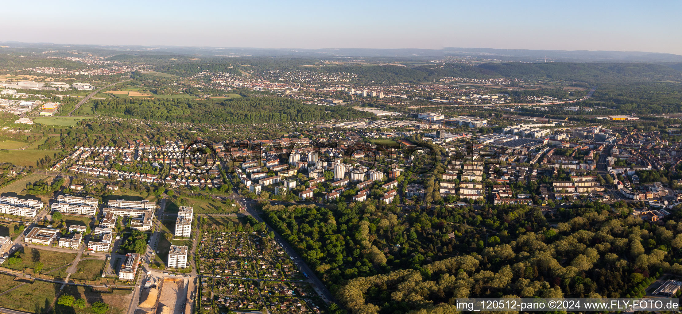 Vue aérienne de Centre ville à le quartier Oststadt in Karlsruhe dans le département Bade-Wurtemberg, Allemagne