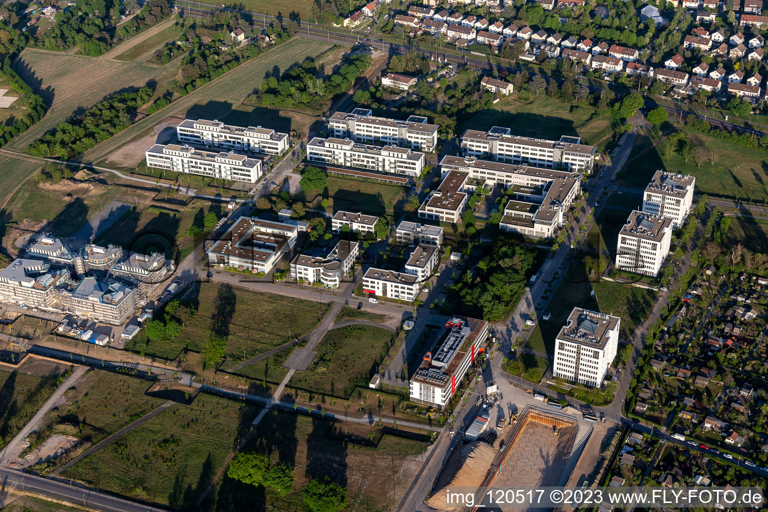 Parc technologique à le quartier Rintheim in Karlsruhe dans le département Bade-Wurtemberg, Allemagne d'un drone