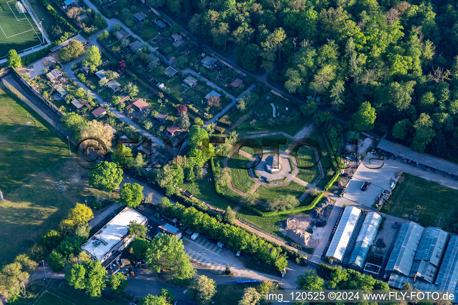 Vue aérienne de Salon de thé dans le parc du château à le quartier Innenstadt-Ost in Karlsruhe dans le département Bade-Wurtemberg, Allemagne