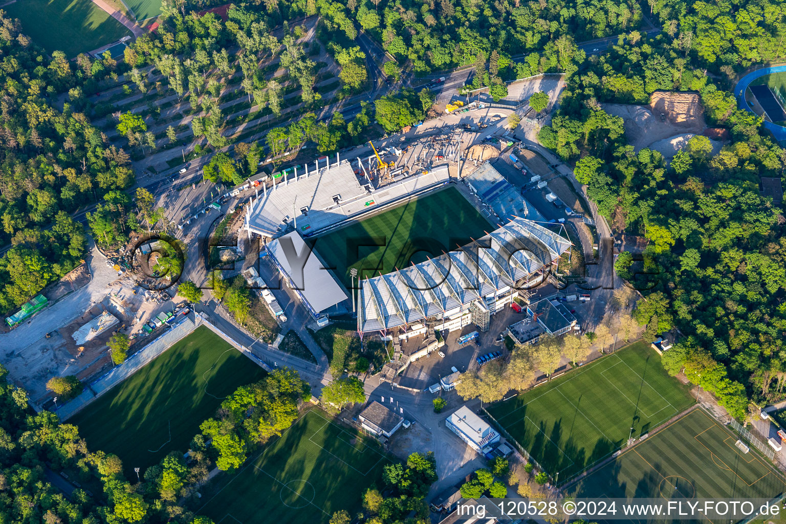 Photographie aérienne de Reconstruction du stade du parc animalier KSC à le quartier Innenstadt-Ost in Karlsruhe dans le département Bade-Wurtemberg, Allemagne